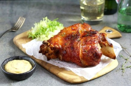 Секреты идеальной свиной рульки: насладитесь домашним деликатесом