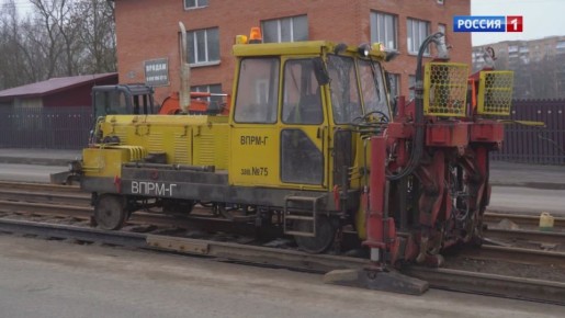 На улице Дзержинского продолжается укладка новых рельсов