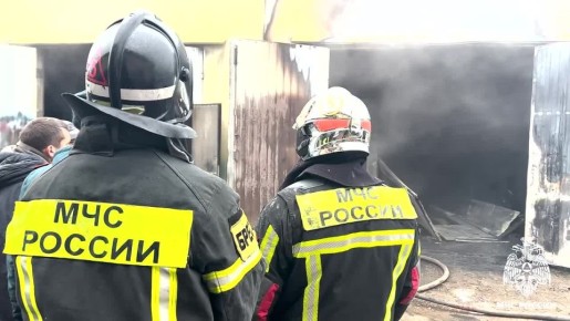 На Краснинском шоссе произошел пожар в частной автомастерской