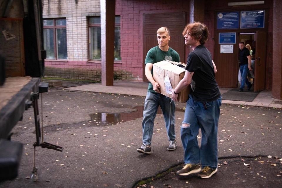 Александр Новиков: Сегодня в нашей стране отмечается День добровольца, и я от всей души поздравляю людей с большим сердцем — тех, кто безвозмездно дарит своё время, силы и душевное тепло тем, кто в этом нуждается