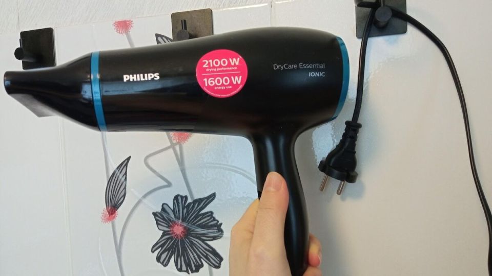 10 неожиданных способов использования фена в повседневной жизни