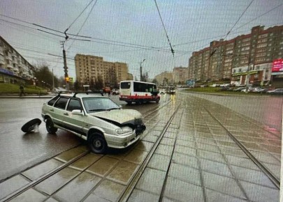 В результате серьёзного ДТП с маршруткой в Смоленске пострадала женщина