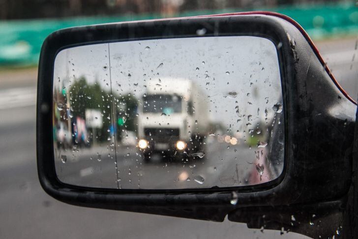 Что предпринять, когда в машине замерзают стекла: это облегчит жизнь автомобилистам