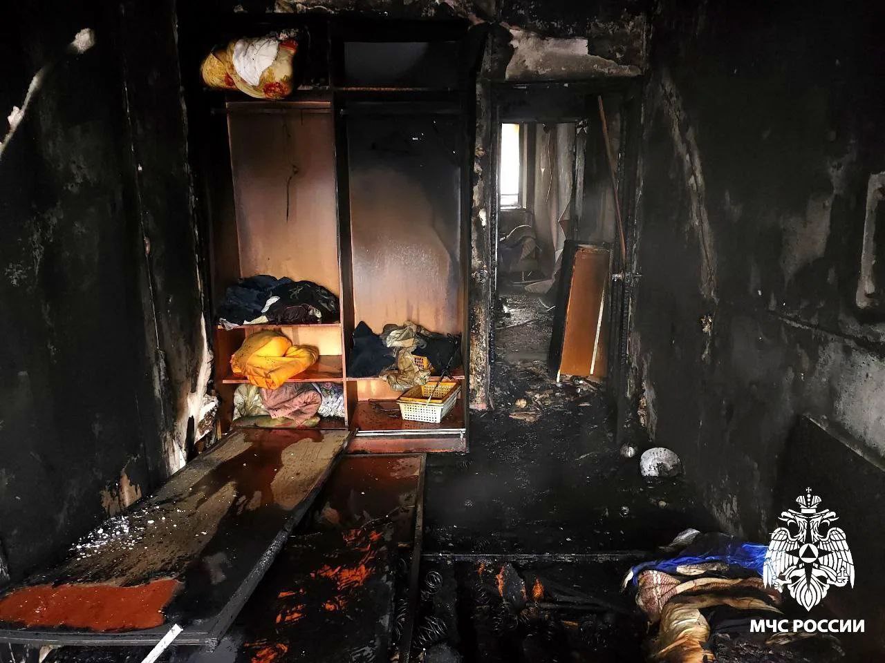 В Смоленске спасли двух человек из пожара на улице Шевченко В Смоленске спасли двух человек из пожара на улице Шевченко