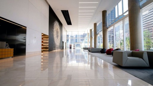 Россиянки раскроют рты от удивления: во Франции полы моют вовсе не шваброй и тряпкой