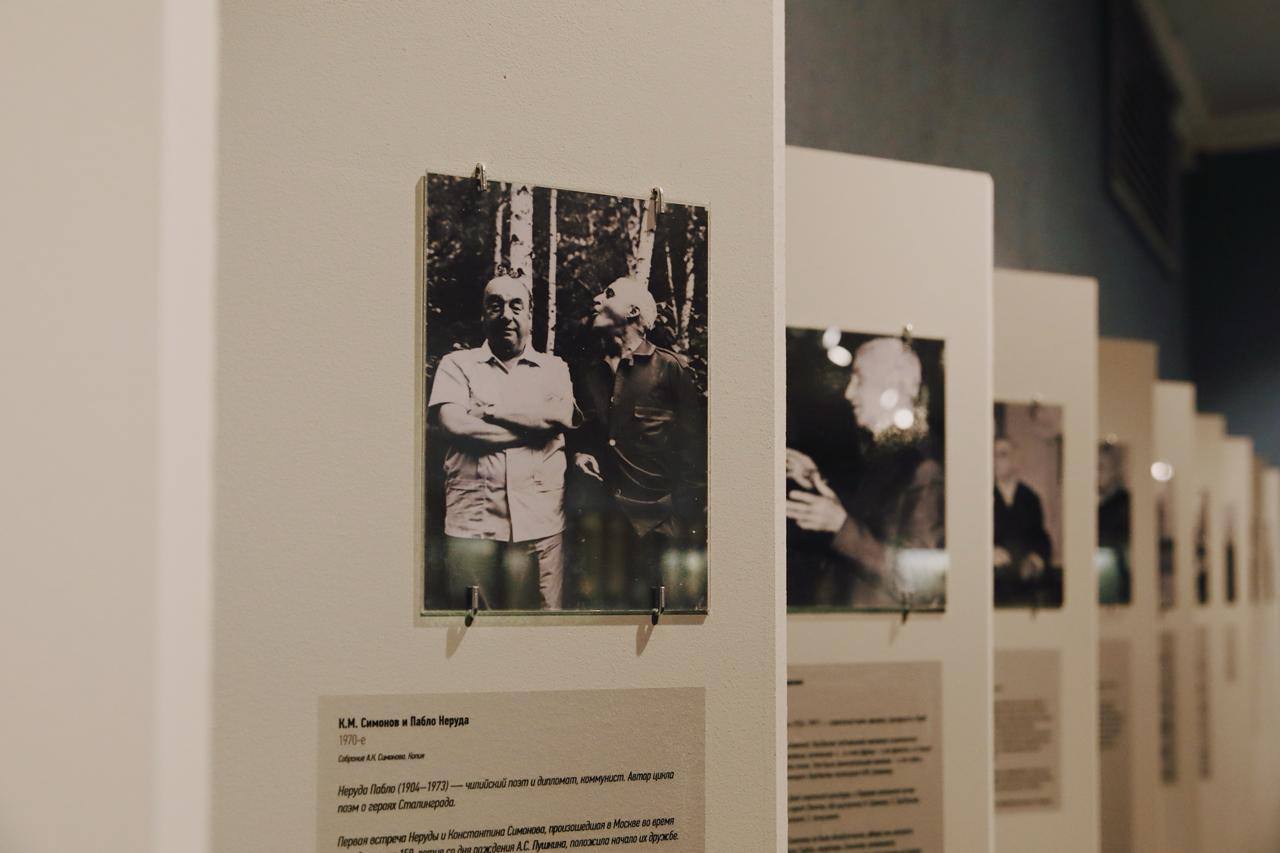 Выставка к 110-летию со дня рождения писателя Константина Симонова «…И я вернусь» в Литературном музее им. Даля Выставка к 110-летию со дня рождения писателя Константина Симонова «…И я вернусь» в Литературном музее им. Даля