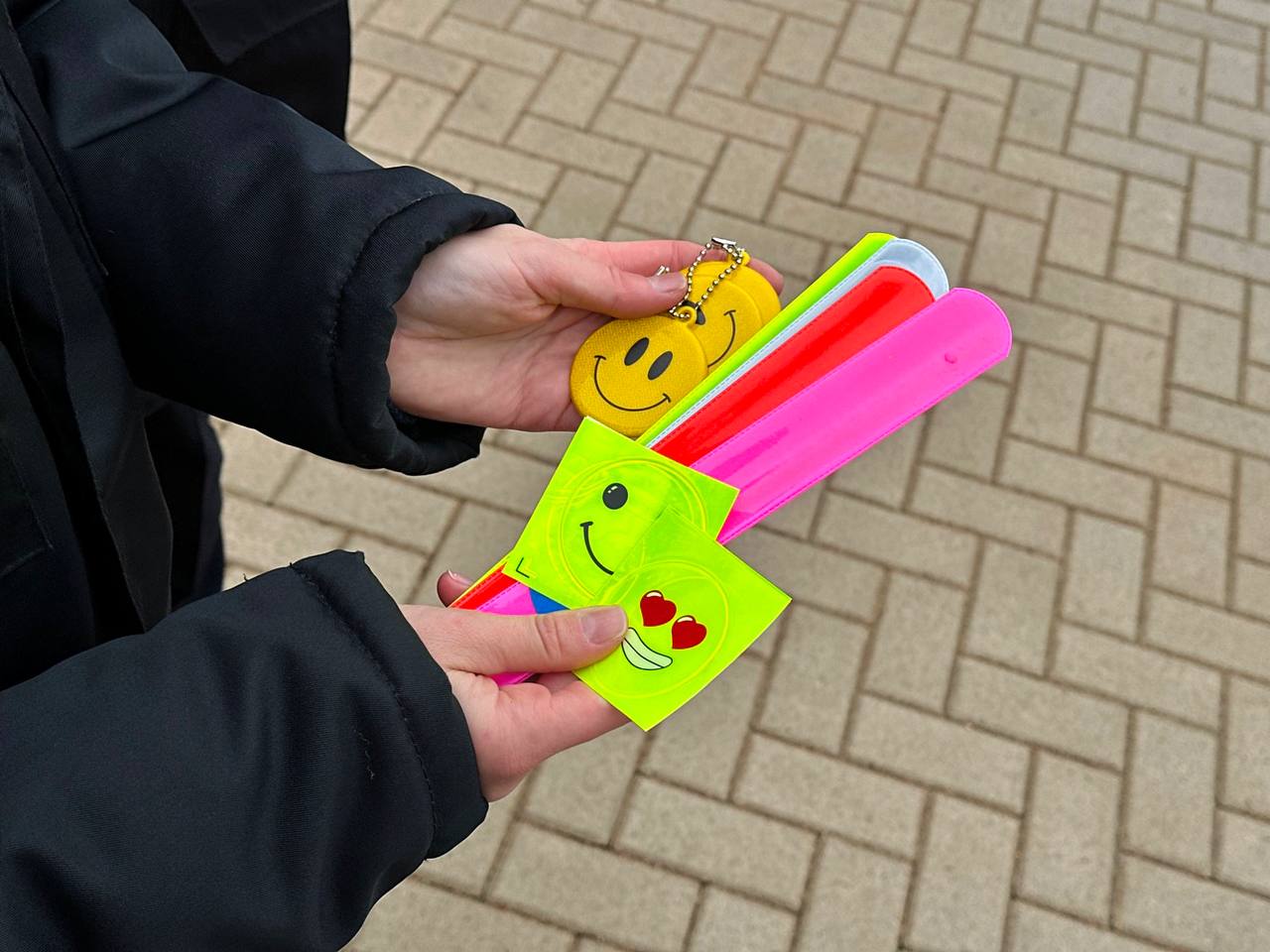 Сотрудники Госавтоинспекции в Смоленске провели профилактическую акцию «Переходи на яркую сторону – носи фликеры» Сотрудники Госавтоинспекции в Смоленске провели профилактическую акцию «Переходи на яркую сторону – носи фликеры»