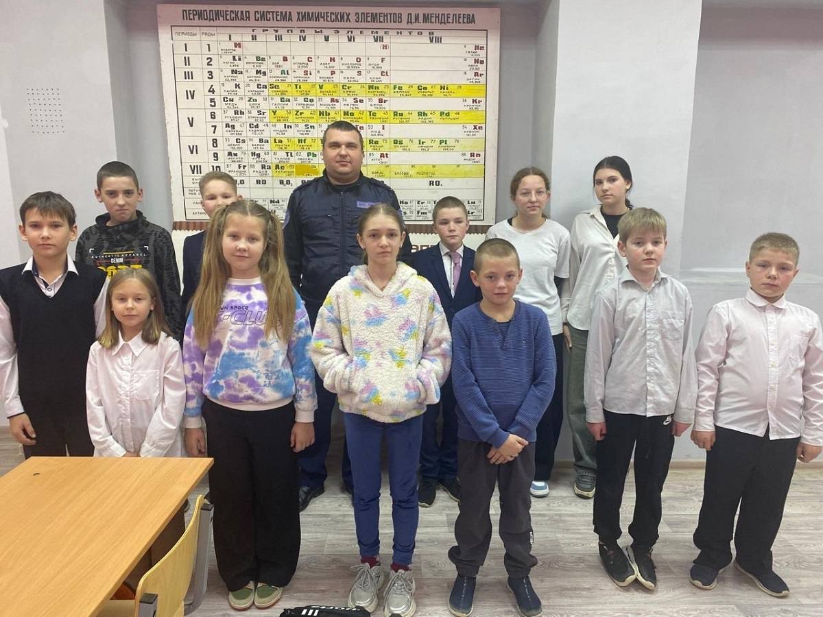 Дорожные полицейские продолжают проводить профилактические беседы с детьми по предотвращению детского дорожно-транспортного травматизма на территории обслуживания МО МВД России «Рославльский» Дорожные полицейские продолжают проводить профилактические беседы с детьми по предотвращению детского дорожно-транспортного травматизма на территории обслуживания МО МВД России «Рославльский»