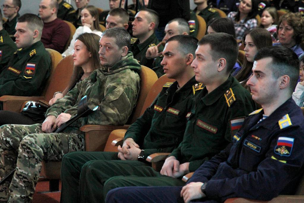 Александр Новиков: 9 декабря в России отмечается День Героев Отечества — памятная дата, которая была возрождена по инициативе Президента Владимира Владимировича Путина Александр Новиков: 9 декабря в России отмечается День Героев Отечества — памятная дата, которая была возрождена по инициативе Президента Владимира Владимировича Путина