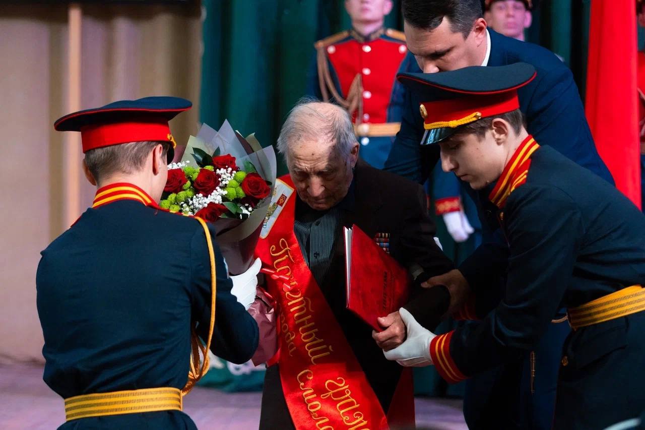 Александр Новиков: 9 декабря в России отмечается День Героев Отечества — памятная дата, которая была возрождена по инициативе Президента Владимира Владимировича Путина Александр Новиков: 9 декабря в России отмечается День Героев Отечества — памятная дата, которая была возрождена по инициативе Президента Владимира Владимировича Путина