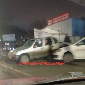 В Смоленске ДТП спровоцировало пробку на оживлённом участке