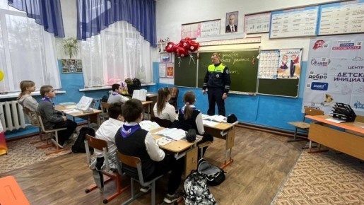 Дорожные полицейские продолжают активную профилактическую работу с детьми по предотвращению детского дорожно-транспортного травматизма на территории обслуживания МО МВД России «Рославльский»