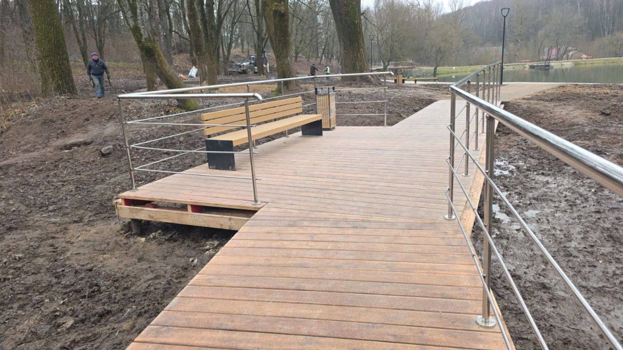 В Смоленске завершилось масштабное благоустройство территории Солдатского озера В Смоленске завершилось масштабное благоустройство территории Солдатского озера