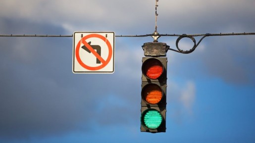 Можно выдохнуть: юрист раскрыл всю правду о штрафах за проезд на желтый