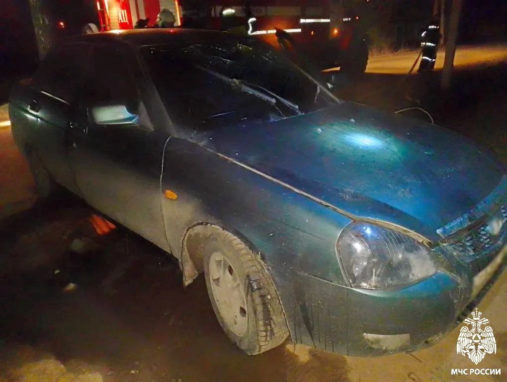 В Велиже загорелся легковой автомобиль