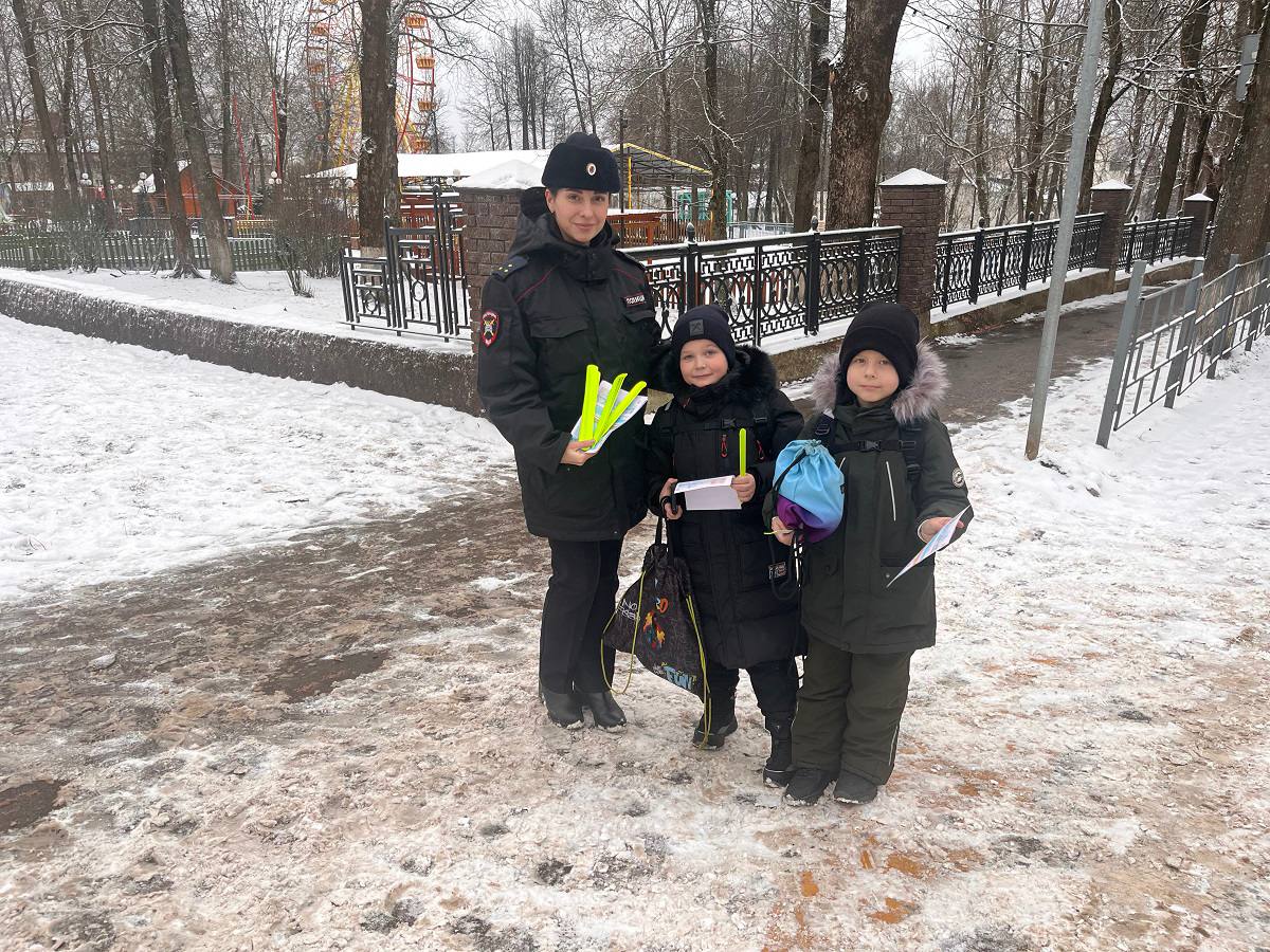 Профилактическая акция «Пешеход, стань ярче!» прошла в городе Вязьме Смоленской области