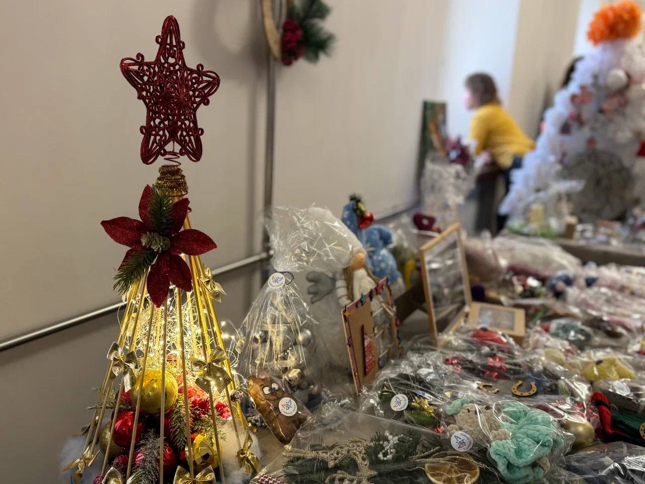 Александр Новиков: Принял участие в доброй, по-настоящему новогодней традиции вместе с губернатором Василием Анохиным, митрополитом Смоленским и Дорогобужским Исидором и председателем Смоленского горсовета Анатолием... Александр Новиков: Принял участие в доброй, по-настоящему новогодней традиции вместе с губернатором Василием Анохиным, митрополитом Смоленским и Дорогобужским Исидором и председателем Смоленского горсовета Анатолием...