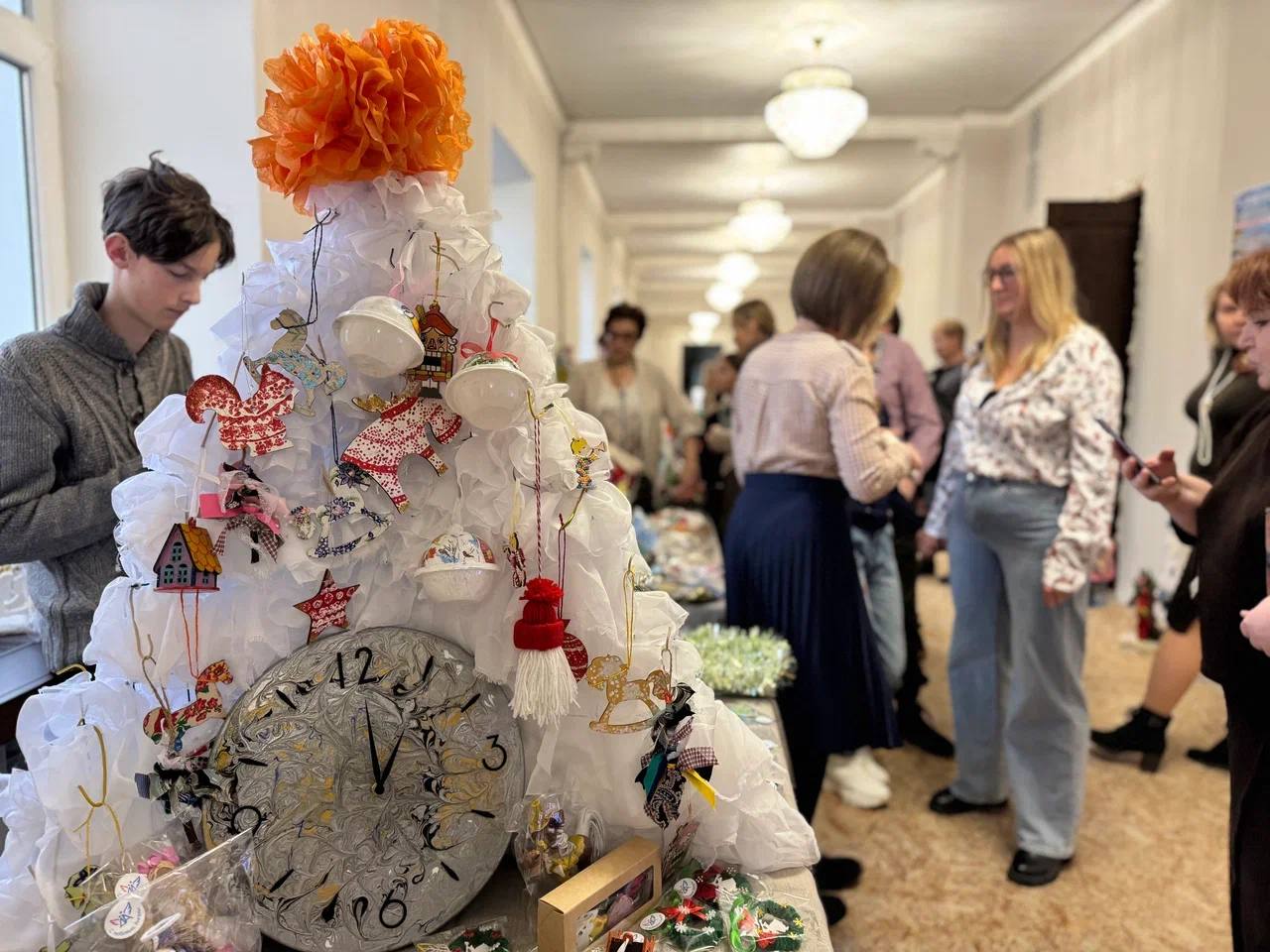 Александр Новиков: Принял участие в доброй, по-настоящему новогодней традиции вместе с губернатором Василием Анохиным, митрополитом Смоленским и Дорогобужским Исидором и председателем Смоленского горсовета Анатолием... Александр Новиков: Принял участие в доброй, по-настоящему новогодней традиции вместе с губернатором Василием Анохиным, митрополитом Смоленским и Дорогобужским Исидором и председателем Смоленского горсовета Анатолием...