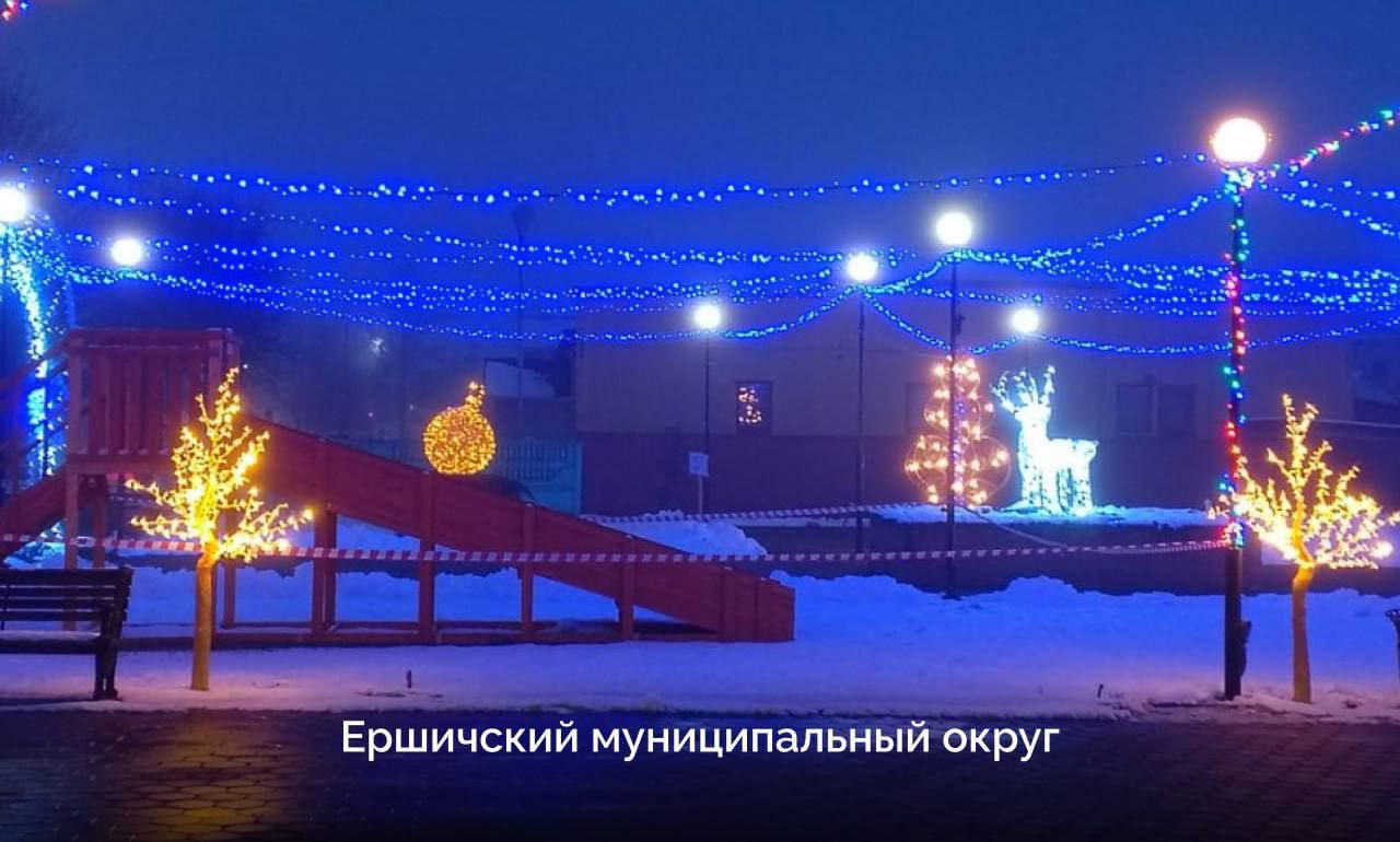 Смоленские муниципалитеты украсили территории к Новому году