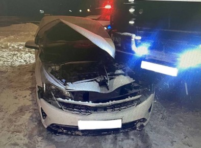 В Смоленске грузовик влетел в иномарку