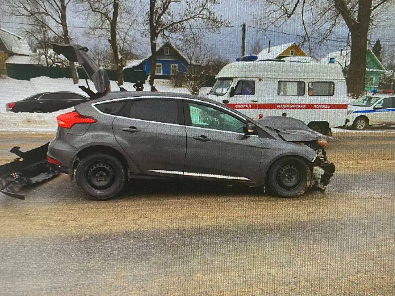 В Смоленской области в результате столкновения легковушек пострадал человек