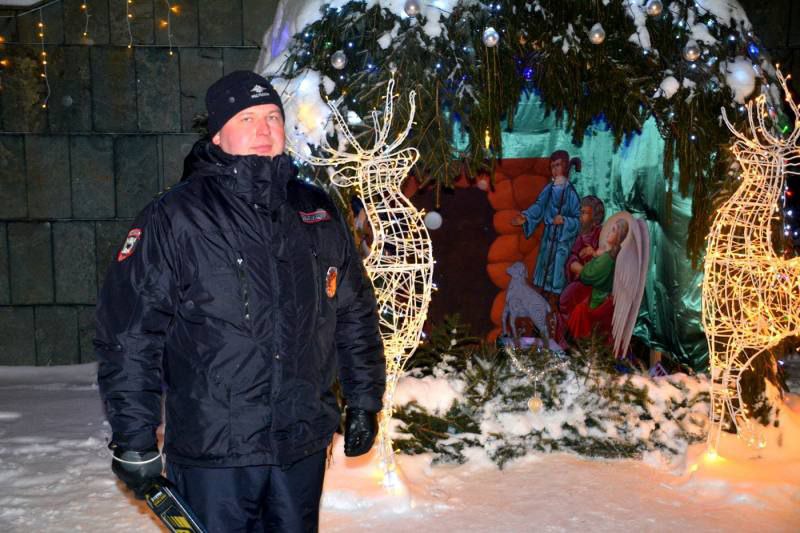 Смоленские полицейские обеспечили порядок во время рождественских богослужений Смоленские полицейские обеспечили порядок во время рождественских богослужений