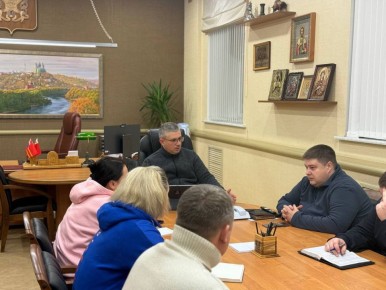 В Смоленске продолжается усиленная работа по расчистке улиц от снега