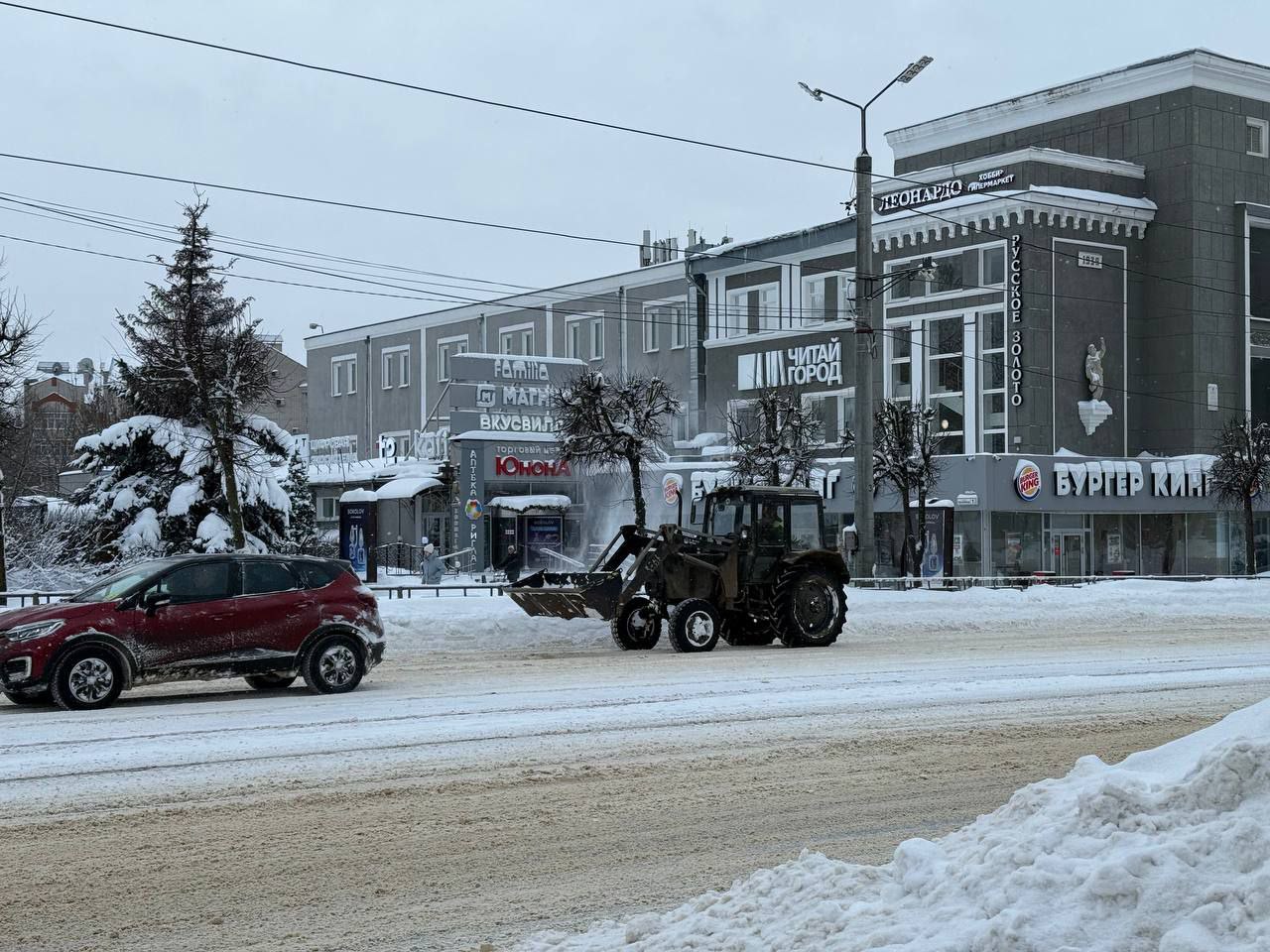 В Смоленске за ночь вывезли более 4 тысяч кубометров снега В Смоленске за ночь вывезли более 4 тысяч кубометров снега