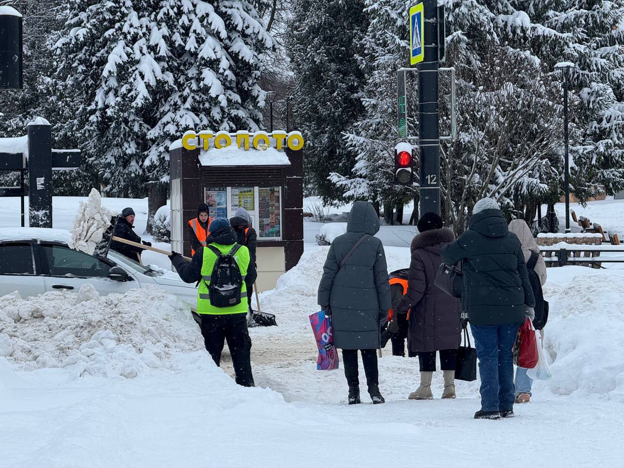 В Смоленске за ночь вывезли более 4 тысяч кубометров снега В Смоленске за ночь вывезли более 4 тысяч кубометров снега