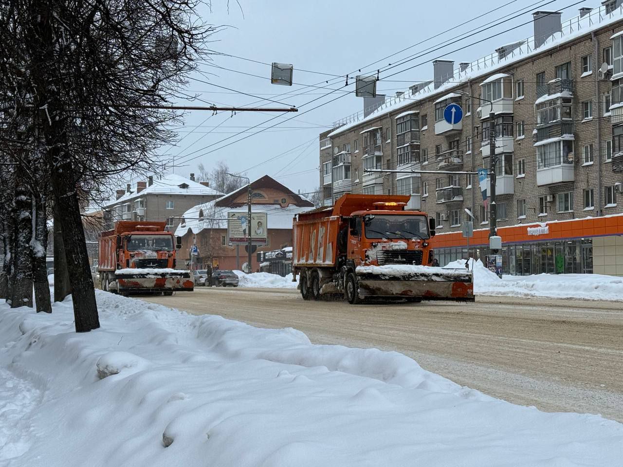В Смоленске за ночь вывезли более 4 тысяч кубометров снега В Смоленске за ночь вывезли более 4 тысяч кубометров снега
