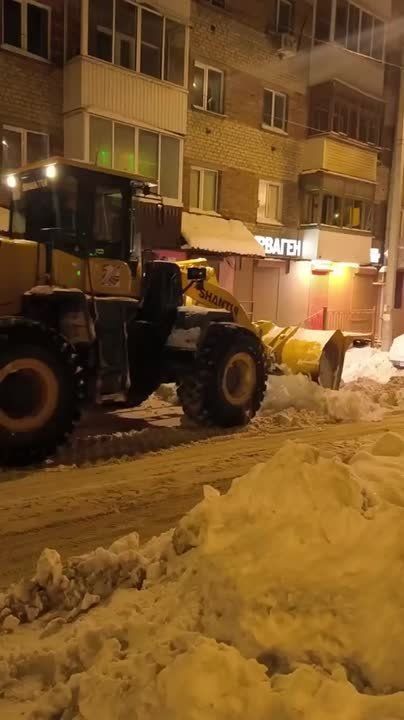 Город засыпает – просыпается следующая смена коммунальщиков