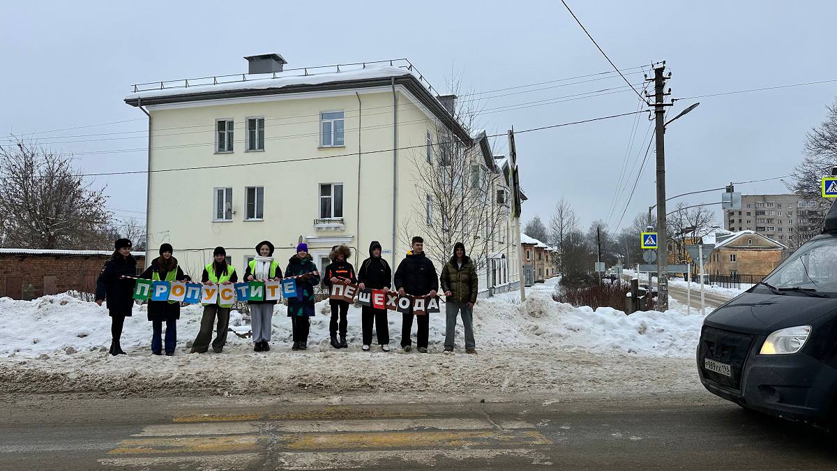 Сотрудники Госавтоинспекции провели профилактическую акцию «Водители, пропустите пешехода!» в Смоленске Сотрудники Госавтоинспекции провели профилактическую акцию «Водители, пропустите пешехода!» в Смоленске