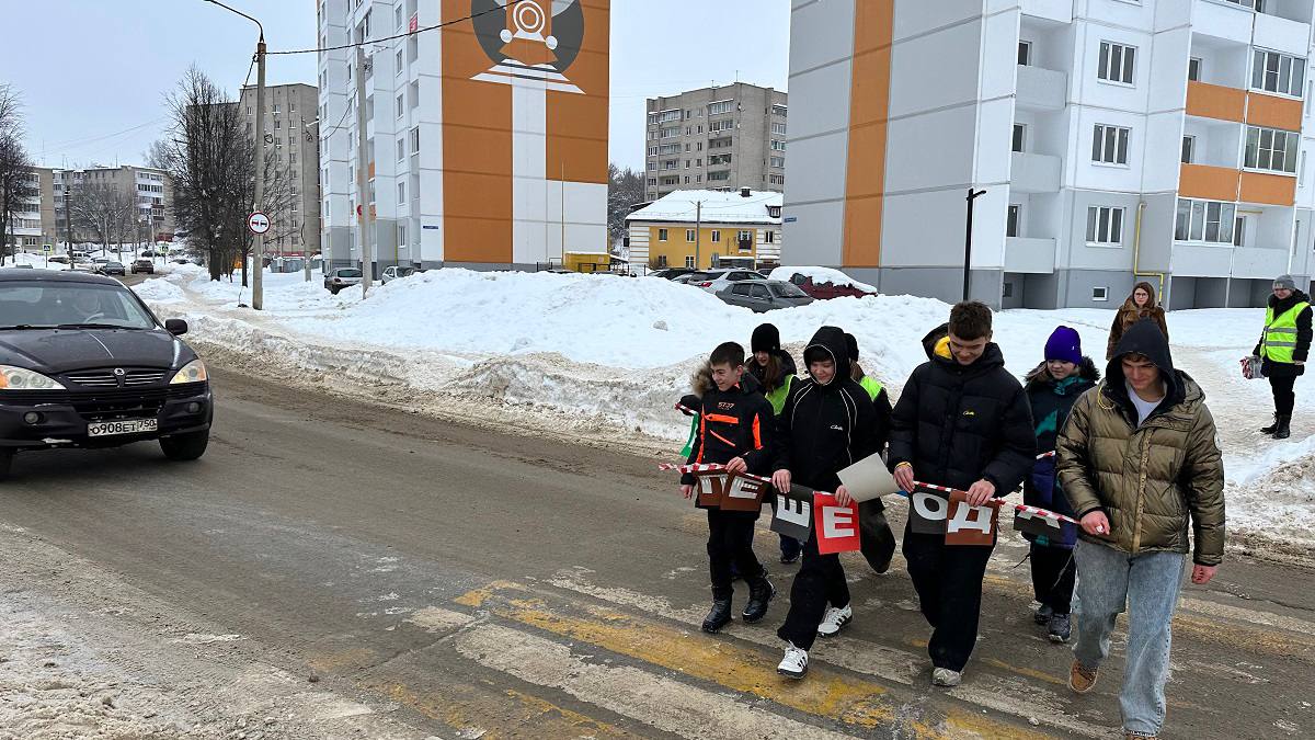 Сотрудники Госавтоинспекции провели профилактическую акцию «Водители, пропустите пешехода!» в Смоленске Сотрудники Госавтоинспекции провели профилактическую акцию «Водители, пропустите пешехода!» в Смоленске