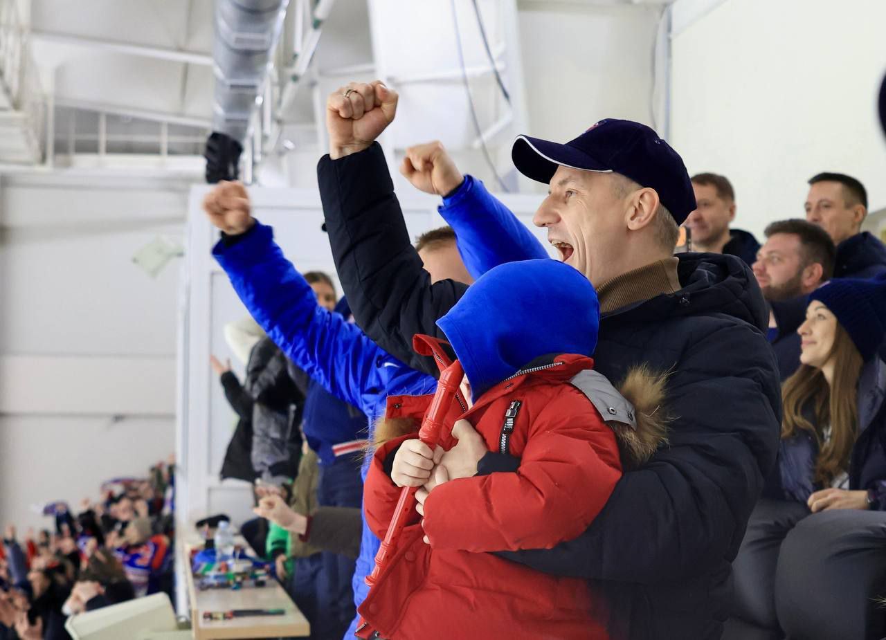 Василий Анохин поблагодарил смоленских хоккеистов за отличную игру