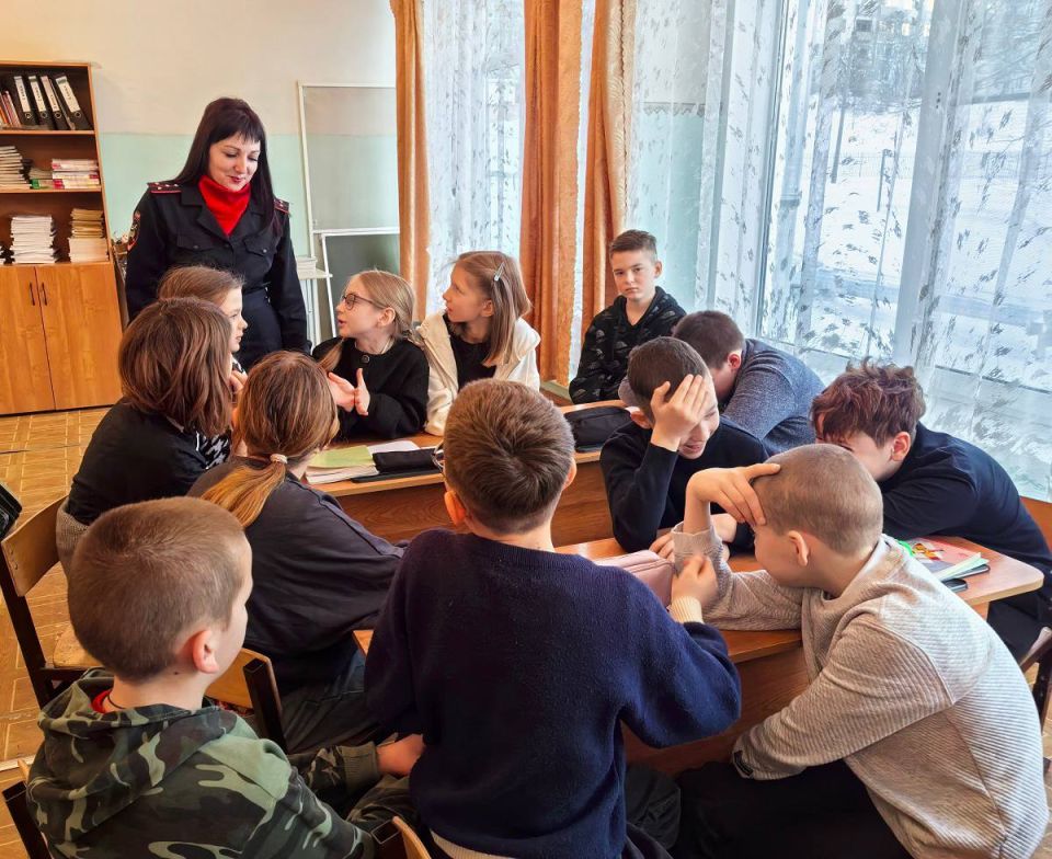 В городе Дорогобуже сотрудники Госавтоинспекции провели викторину под названием «Я соблюдаю ПДД»