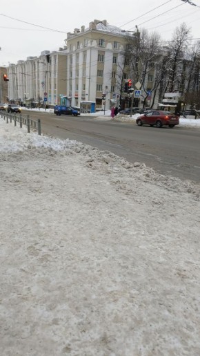 Мечты на пенсии: пенсионерка оформляет загранпаспорт с чипом