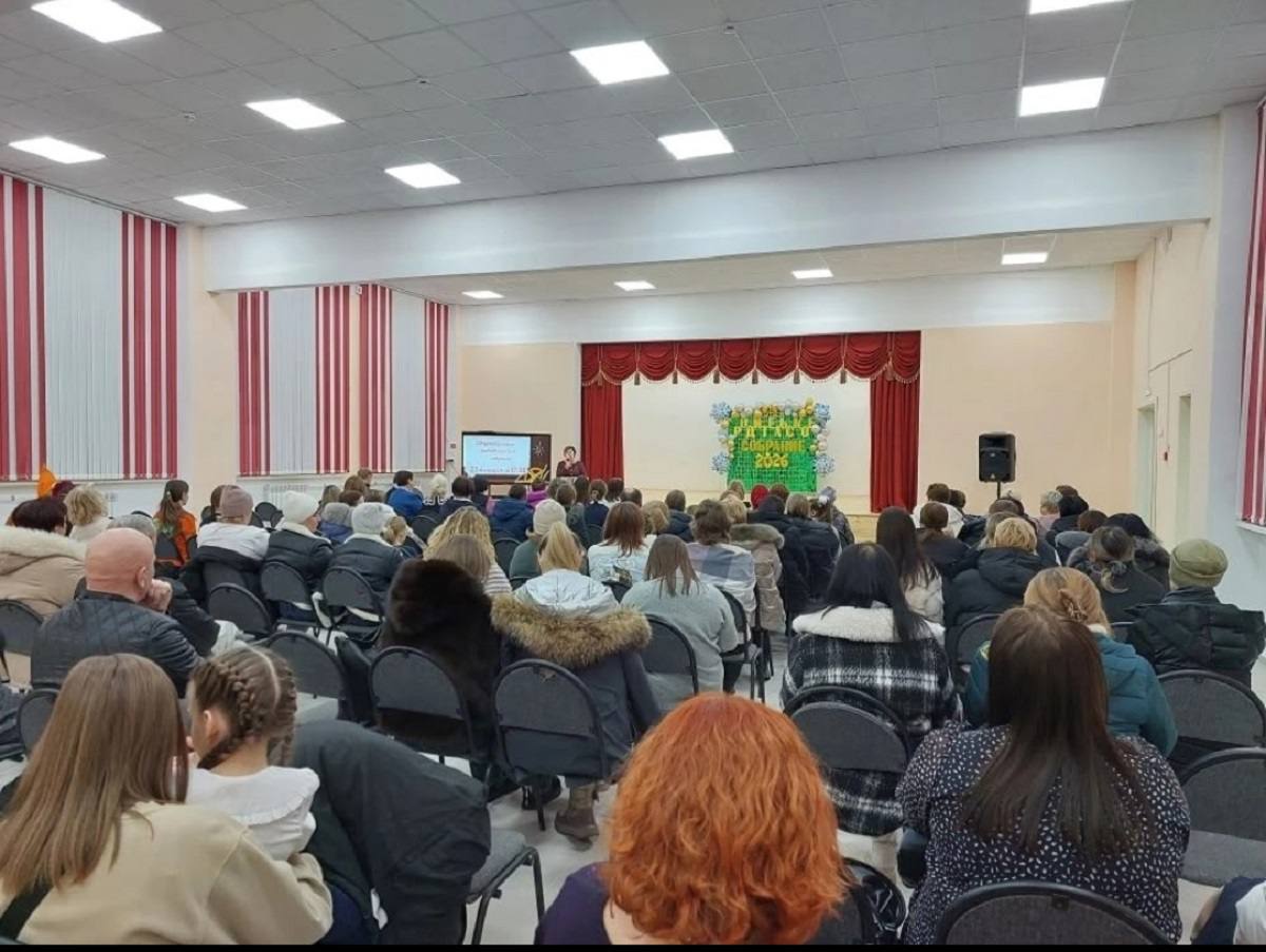 Автоинспекторы МО МВД России «Дорогобужский» принимают участие в родительских собраниях Автоинспекторы МО МВД России «Дорогобужский» принимают участие в родительских собраниях