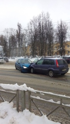 В Смоленске движение трамваев вновь остановилось из-за ДТП