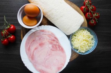 Неожиданные треугольники: как быстро приготовить лаваш с ветчиной и сыром