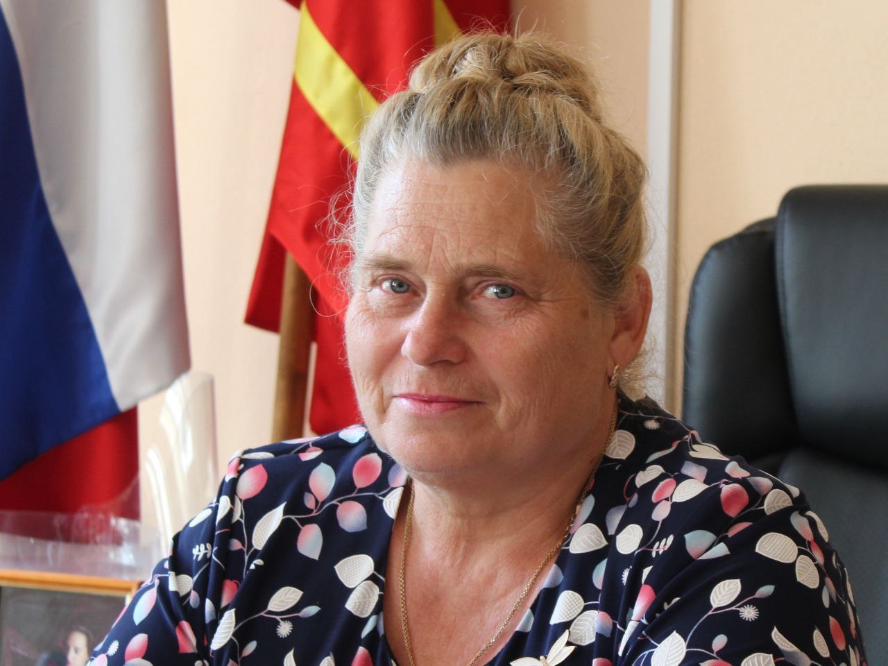 Глава Угранского округа досрочно сложила свои полномочия