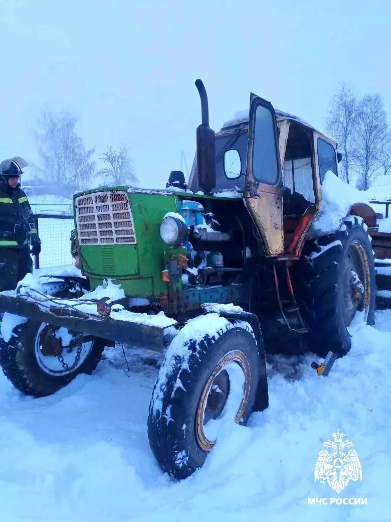 В смоленском райцентре загорелась коммунальная техника