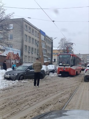 Очередной инцидент с припаркованным авто на Трамвайном проезде
