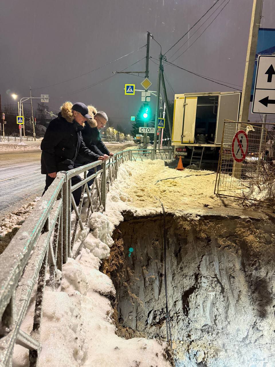 Мэр Смоленска выехал на место ремонта теплосетей на улице 25 Сентября