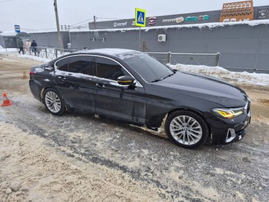 Первое ДПТ произошло 29.01.2026 около 10 часов 00 минут в районе д. 56 на Киевском шоссе в г. Смоленске. Из собранных сотрудниками Госавтоинспекции материалов следует, что 26-летний водитель, управляя автомашиной «БМВ»...