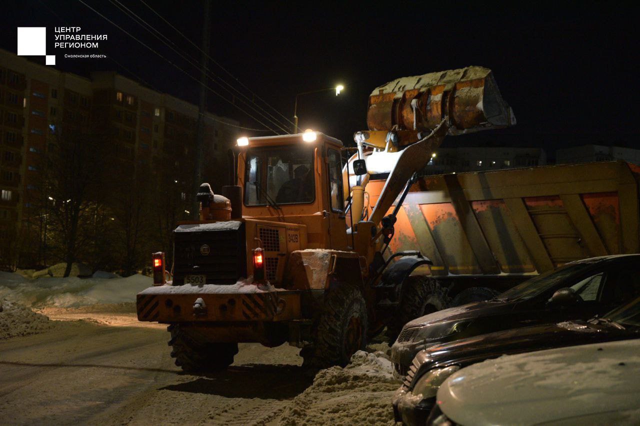 Из Смоленска за сутки вывезли более 13 тысяч кубометров снега Из Смоленска за сутки вывезли более 13 тысяч кубометров снега