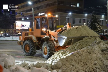 Из Смоленска за сутки вывезли более 13 тысяч кубометров снега