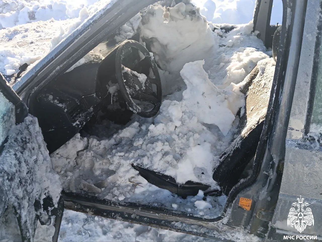 В Смоленской области автомобиль вспыхнул сразу после запуска В Смоленской области автомобиль вспыхнул сразу после запуска