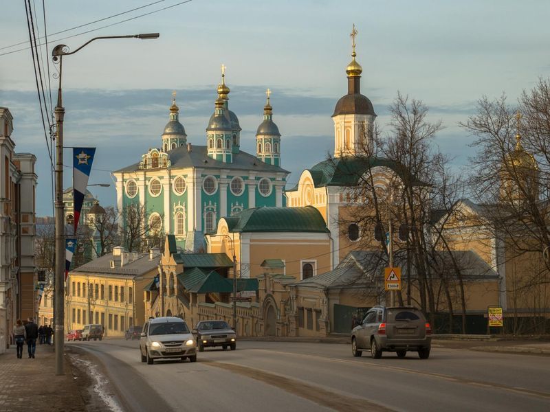 Госавтоинспекторы города Смоленска напоминают всем участникам дорожного движения об основных правилах безопасности