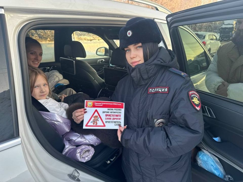 Профилактическая акция «Пристегните самое дорогое и пристегнитесь сами!» прошла в Смоленском муниципальном округе