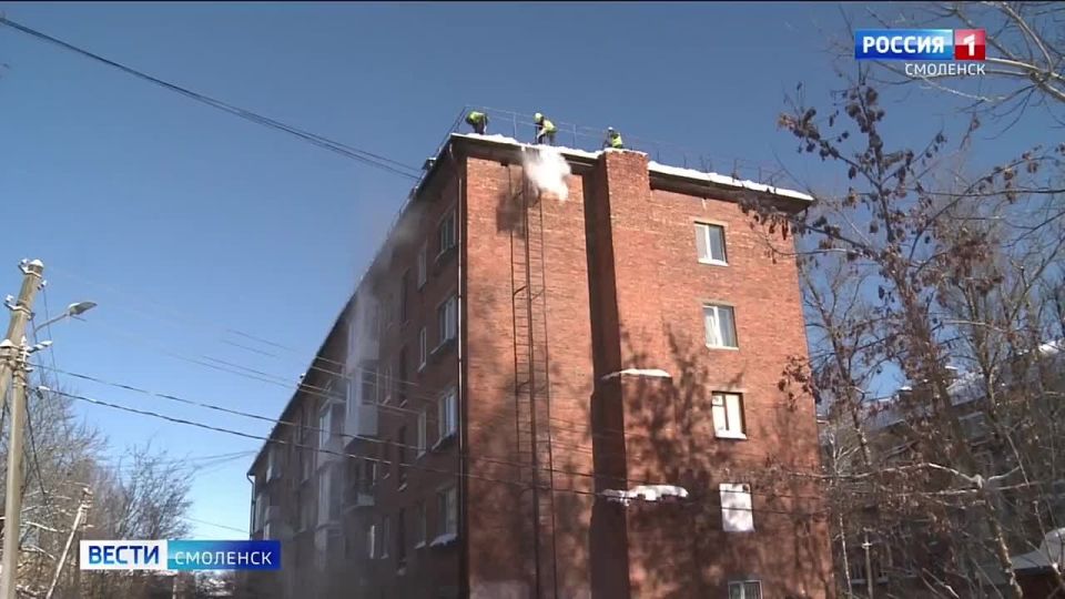 Глава Смоленска Александр Новиков дал указание подчинённым активизировать уборку снега